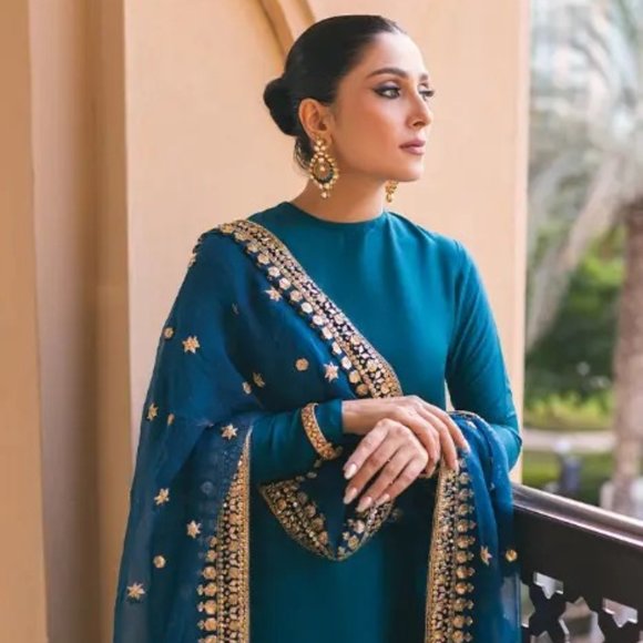 Buy Elegant Pakistani Suit with Designer Dupatta Online | Raimentz - Picture 3 of 6